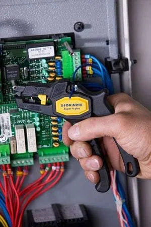 Pince à Dénuder Automatique Jokari T20050 – Super 4 Plus, 0,2 à 6 mm², Coupe-Fil Intégré