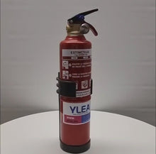Charger et lire la vidéo dans la visionneuse de la Galerie, Extincteur 1kg - Extincteur portatif à poudre portable - Epi sécurité - Amafibre.fr NF. Découvrez l'extincteur Amafibre avec sa taille ergonomique, cette appareil de lutte contre l'incendie est capable de projeter ou répandre une substance approprié appelé " Agent extincteur " afin d'éteindre un début d'incendie.