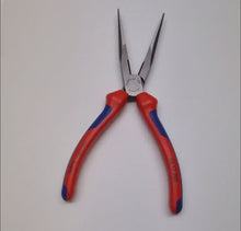 Charger et lire la vidéo dans la visionneuse de la Galerie, Pince à Bec - KNIPEX Découvrez la pince à bec KNIPEX pour un travaille haut de gamme.  Pince à Bec LG droit 200mm - KNIPEX Pince à Bec LG coudée 200mm - KNIPEX