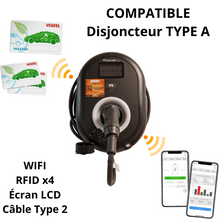 Charger l'image dans la galerie, L'image représente une borne de recharge pour voiture électrique avec un câble de type 2 de 5 mètres. Il y a également une zone pour insérer des cartes RFID et une connexion Wi-Fi.