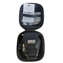 Charger l'image dans la galerie, Image d’une cliveuse fibre optique professionnelle de haute qualité, conçue pour faciliter la réalisation de coupe de câble et de connexions précises. Cet outil est utilisé par les professionnels de la télécommunication et de l’installation de réseaux pour la connectivité de la fibre optique. La cliveuse est dotée d’une construction robuste et ergonomique pour une utilisation facile et confortable. Elle est disponible dans notre gamme de produits de haute qualité.