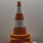 Balise de chantier - Cône pvc souple 50cm 1.1kg  Ce conne de balise sécurité pour chantier est en pvc souple d'un poids de 1,1kg.