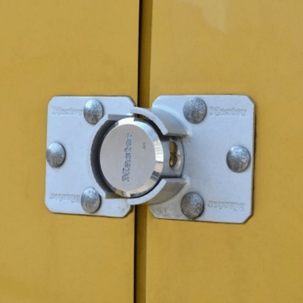 Cadenas MASTER LOCK pour véhicule - Corps en acier laminé, résistant aux intempéries, mécanisme de verrouillage à broches, idéal pour la sécurité de votre véhicule